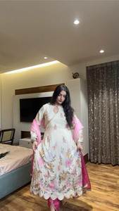 Traje Salwar Tradicional de Estilo Indio del Sur para Fiestas y Funciones POOJA, en Tela de Lino y Seda Pura, con Cuello Redondo, Reversible - Product Image 2