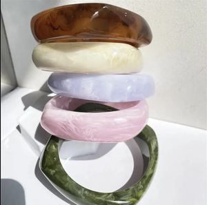 Bracelet en résine époxy sculpté à la main, de qualité supérieure, forme ronde, pour femmes et filles, pour cadeau et fête, en provenance d'Inde - Product Image 2