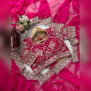 Sari indien en soie Tibby avec travail de séquence de fils de créateur glamour pour femmes, fête, mariage, occasions spéciales - Product Image 6