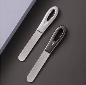 Lima de Uñas Profesional de Acero Inoxidable de Doble Cara, Mini Lima de 180 Granos, Duradera y Reutilizable para Viajes, para Manicura y Pedicura - Product Image 1