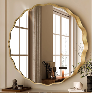 Espejo redondo con un elegante marco dorado decorado con acentos florales dispersos, disponible a precios al por mayor. - Product Image 6