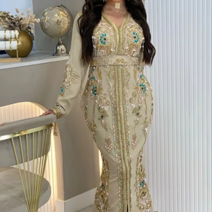 TRABAJO DE BORDADO ZARDOZI COLORIDO Y HERMOSO EN UN VESTIDO CAFTÁN CORTADO CON PESCADO CON ESTILO PARA FIESTA Y Boda = 2024 - Product Image 1
