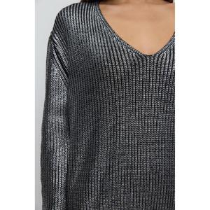 เสื้อสเวตเตอร์ถักพิมพ์ลายฟอยล์คอวี - Product Image 4