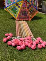 Bâtons de Dandiya avec fleur de pivoine et pompon perlé, bâtons de Raas Garba en bois, accessoires de danse folklorique gujaratienne Navratri, décoration Mehndi Haldi