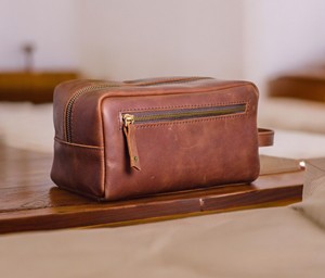 Leather <b>Toiletry</b> Bag Medium Vintage Style Zipper Closure Durable Soft Handle for Cosmetic <b>Storage</b> - Product Image 1