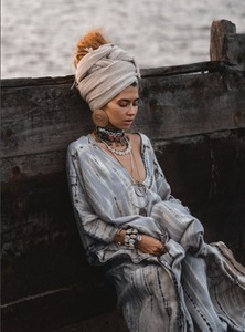 Kaftan gris clair long jusqu'au sol 100% coton col en V manches longues silhouette trapèze grande taille coupe ample imprimé design vintage - Product Image 2