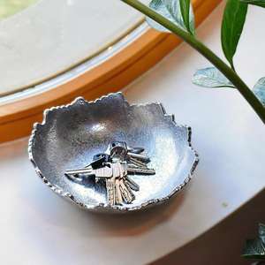 Cuenco redondo de Metal dorado pulido, diseño duradero y duradero, perfecto para servir aperitivos, frutas y ensaladas - Product Image 6