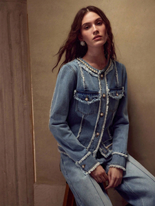 Chaqueta Vaquera Azul Desgastada para Mujer Talla Grande con Diseño de Múltiples Bolsillos, Estilo Vintage de Manga Larga y Detalles de Perlas - Product Image 2