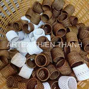 Anillo para Servilletas de Ratán con Detalles Rojos, Porta Servilletas Hecho a Mano, Decoración Rústica para Mesa de Restaurante, Hogar, Comedor, Bodas y Celebraciones - Product Image 4