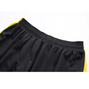 Ropa de fútbol Conjuntos de uniformes personalizados Kits de equipo asequibles Camisetas de fútbol de secado rápido transpirables para clubes y entrenamiento deportivo - Product Image 3