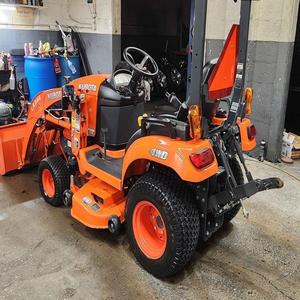 Tractor KUBOTA BX1880, Mini Modelo KUBOTA, Sistema Hidráulico Avanzado, Motor de Bajo Consumo, Diseñado para Uso Agrícola a Largo Plazo - Product Image 1