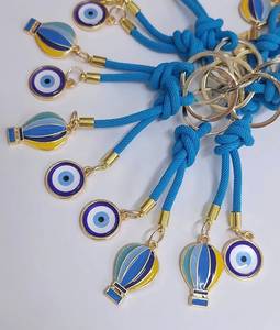 Porte-clés mousqueton en alliage de zinc avec breloque poisson et amulette Nazar bleue émaillée, souvenir d'Istanbul - Product Image 3