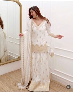 นักออกแบบล่าสุดการลําดับการเย็บปักถักร้อยเทียม Georgette ทํางานชุด Sharara โดย Fab Zone - Product Image 3