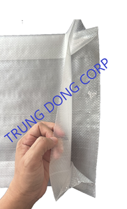 Bolsas de plástico tejido PP laminado BOPP hecho en Vietnam con asa para embalaje de estante de arroz y grano - Product Image 3