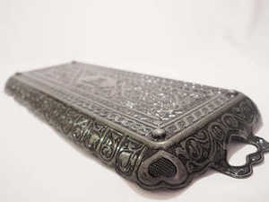 Plateau de service de nourriture noir en relief fait à la main forme rectangulaire en aluminium parfait pour servir des fast-foods de la meilleure qualité d'Inde - Product Image 4