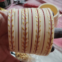Ensemble de bracelets de mariée en résine tendance avec design Kundan décoratif pour mariages et soirées, bracelets de créateur pour femmes à prix abordable