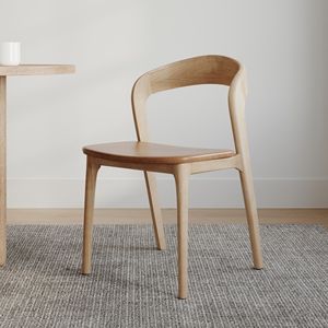 Sillas de comedor modernas de madera con acabado de cuero natural para el hogar y el restaurante para uso en hoteles o apartamentos - Product Image 2
