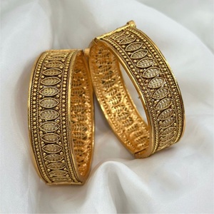Diseñador de Calidad exclusiva chapado en oro acabado mate antiguo dos juegos de brazaletes para mujeres ropa de fiesta de boda para niñas - Product Image 1