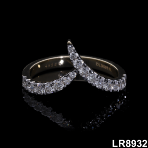 Anillo de diamante natural de oro amarillo de 14 quilates, banda en forma de V superpuesta con diamantes redondos de corte brillante - Product Image 4