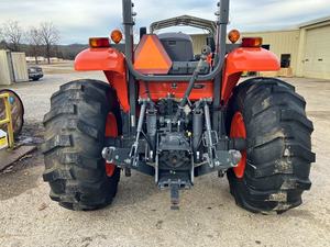 Maquinaria Agrícola Kubota M5-111 4WD Tractor Usado |   Equipo Agrícola Usado de Alto Rendimiento |   Tractor Agrícola Compacto de Uso Pesado - Product Image 3