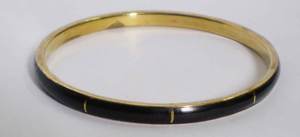 Brazalete de Esmalte Negro, Joyería de Cobre Chapada en Oro, Brazalete Redondo Delgado, Brazalete Moderno de Moda, Proveedor de Joyería al por Mayor, Chapado en Oro - Product Image 3