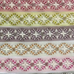 Traditionnel et luxueux 9 mètres. Sacs simples en dentelle faite à la main, motif papillon en filet, fleurs 3D brodées colorées, fabrication indienne - Product Image 4