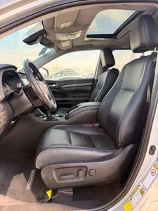 Toyota Highlander SUV 2019 Gris Argenté Phares Halogènes Toit Ouvrant Conduite à Gauche - Product Image 5