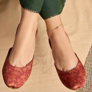 Khussa para Mujer Hechos a Medida en Grandes Cantidades, Alta Calidad, Tendencia de Moda, Estampados, Antideslizantes, Servicio OEM, Último Estilo - Product Image 2