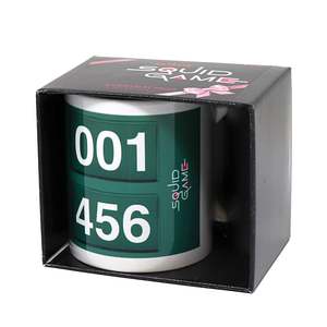 Mug en céramique fantaisie Squid Game, capacité 200 ml, avec cuillère, compatible micro-ondes, design en stock pour cadeaux d'affaires ou usage personnel - Product Image 1