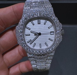 Montre à Quartz Automatique Moissanite Entièrement Blanche pour le Style Professionnel Boîtier en Acier Inoxydable Cadran Buste Design Verre pour Hommes - Product Image 1