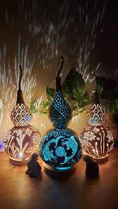 น้ำเต้าแกะสลักสำหรับตกแต่งขายดี: โอบกอดเสน่ห์จากธรรมชาติและงานฝีมือของช่างฝีมือวางจำหน่ายแล้ว! -ดอกบัวสีน้ำเงิน - Product Image 2