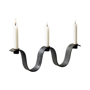 Bougeoir moderne en métal noir en forme de vague, support pour 3 bougies coniques, décoration minimaliste pour mariage et maison au meilleur prix - Product Image 1