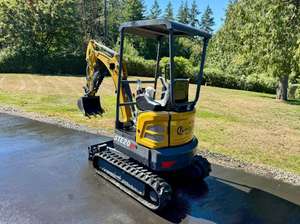 ENVÍO GRATUITO Excavadora Diésel CFG STE20R de 15 HP con Cuchilla Frontal de 39 a 49 Pulgadas, Cucharón de Excavación de 18 Pulgadas, Brazo Oscilante, EPA, CE, Sistema de Orugas de 2 Velocidades - Product Image 2