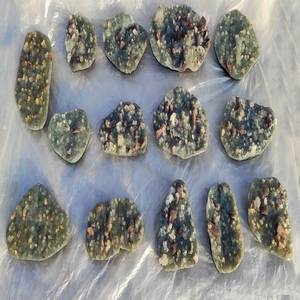 Cristales de apofilita en Calcedonia Coral en matriz - Product Image 1