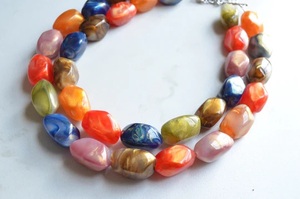 Collier coloré en résine acrylique épaisse pour femme, bijou tendance et élégant avec motif ange, idéal pour Noël, vente en gros DIY - Product Image 5