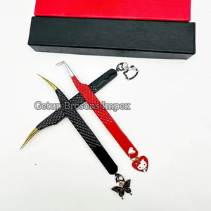 แหนบต่อขนตาเคลือบสีดำและสีแดงหลากหลายสไตล์ พร้อมพวงกุญแจดีไซน์ต่างๆ รับทำโลโก้ อุปกรณ์เสริมความงาม - Product Image 5