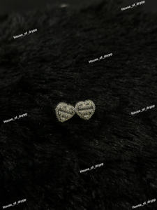 ต่างหูรูปหัวใจสีเงินประดับเพชรทรงบาแก็ตต์ ดีไซน์หรูหราสำหรับผู้หญิง สวมใส่ได้ทุกวัน เหมาะเป็นของขวัญ - Product Image 2