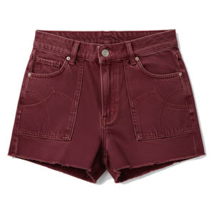 Shorts en jean classiques pour hommes, couleur bordeaux, design intemporel pour une tenue décontractée d'été, pour un style streetwear décontracté - Product Image 1