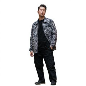 Chaqueta Deportiva Personalizada para Hombre con Estampado de Camuflaje y Dibujos Animados, Cierre de Cremallera, Impermeable, Calidad Premium - Product Image 1