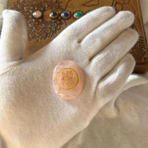 Vente en gros de cristaux de guérison naturels en quartz rose sculptés à la main, symbole de zibu, pierres polies, cadeaux spirituels Feng Shui pour l'amour - Product Image 1