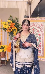 Salwar Kameez de Seda de Diseñador de Moda Pakistaní con Bordado Pesado de Alta Calidad Extrema y Trabajo de Lentejuelas de 5 mm con Estola de SIE - Product Image 4