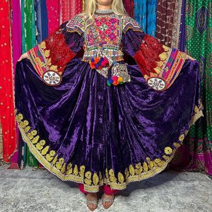 Robe en velours afghan traditionnelle brodée pour femmes Salwar Kameez, faite à la main, pour les fêtes de mariage, en coton de taille personnalisée - Product Image 2