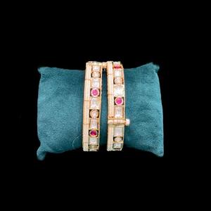 Impresionante diseñador de calidad superior chapado en oro que se puede abrir Kundan dos juegos de brazaletes para mujeres ropa de boda para niñas - Product Image 1