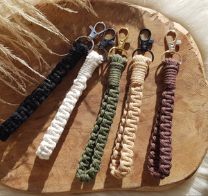 สายรัดข้อมือ // ไอเดียของขวัญ // สายรัดข้อมือพวงกุญแจ Macrame แฮนด์เมด BOHO // ไอเดียของขวัญ - Product Image 1