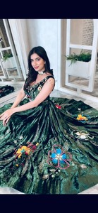 Designer indien LEHENGHA CHOLI vêtements de fête de mariage fil de broderie travail Lehenga Choli avec VISCOS lourds en velours - Product Image 2