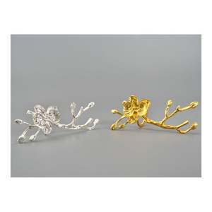 Ronds de serviette dorés personnalisés ronds de serviette en métal ronds de serviette lot de 4 pour mariage, fête de table - Product Image 1