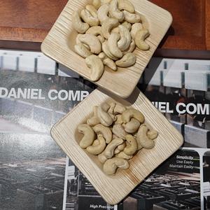 Nueces de cachorro frescas de Vietnam W320 naturales con certificados orgánicos USDA / UE, aptas para exportación a la industria alimentaria. - Product Image 1