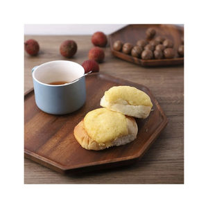 Plateau en bois fini naturel avec finition en noyer de forme hexagonale pour servir des plats alimentaires dans la décoration de la maison et des restaurants - Product Image 2