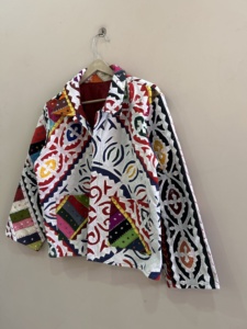 Chaqueta de algodón con apliques hechos a mano en India, estilo informal, holgada, nueva. - Product Image 5