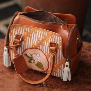 Artisan Handcrafted <b>Handbag</b> Collection Genuine Leather Hand-Painted with <b>Unique</b> Floral Botanical Motifs Elegant for Modern Women - Product Image 3